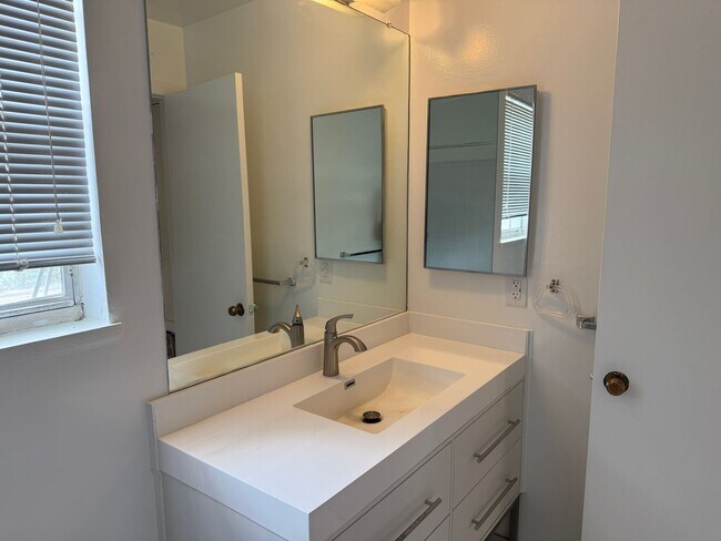 Building Photo - Forest Acres