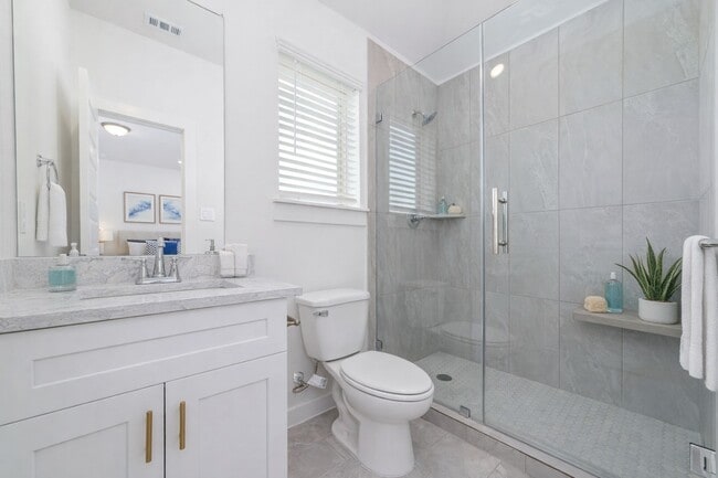 Building Photo - 1118 Elsinore Dr