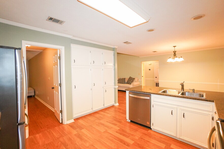 Building Photo - 325 Mockingbird Ln