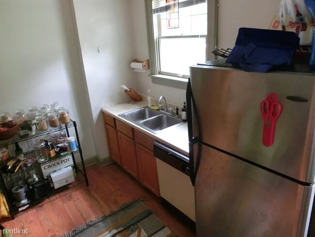 Building Photo - 3 br, 1 bath Townhome - 182 W Como Ave