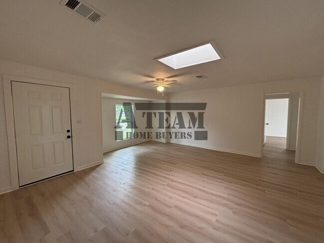 Building Photo - Charming Fully Remodeled 2 Bedroom 1 Bath Athens
