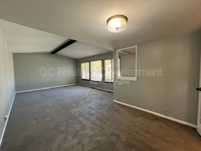 Building Photo - 1536 Young Cir