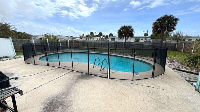 Building Photo - 484 Grandview Ave