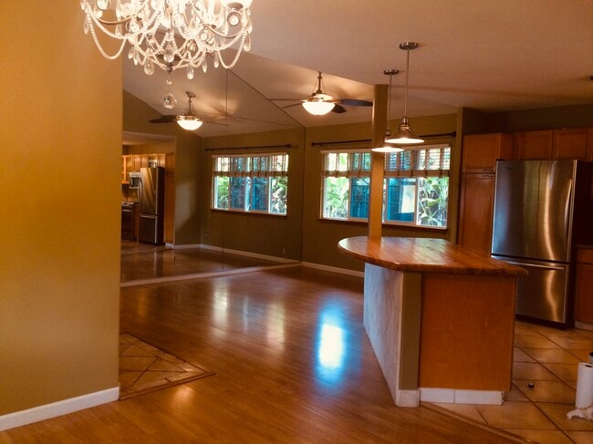 Building Photo - 124 Omaikai Pl