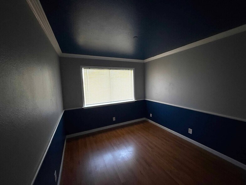 Building Photo - 2032 Benita Dr