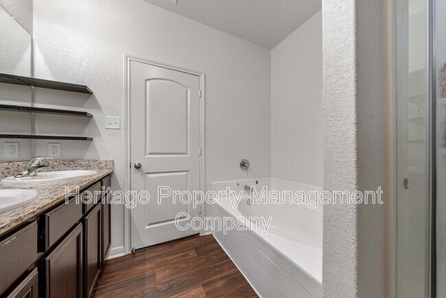 Building Photo - 739 Veloway Trail