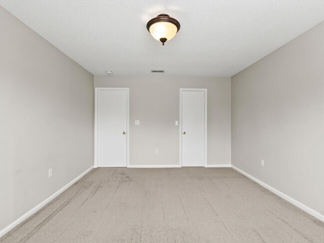 Building Photo - Fantastic Location in Madison City!