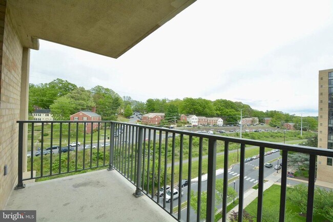 Building Photo - Bright 1BR 1B Condo | All Utilities Included | Arlington