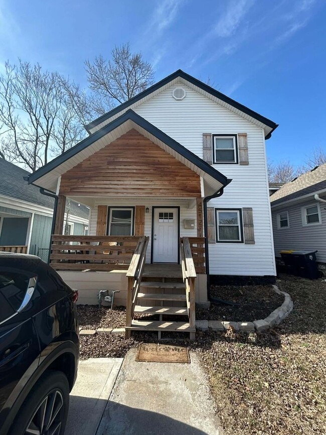 Building Photo - Renovated 4BR Home Near the Plaza – Modern Updates Throughout