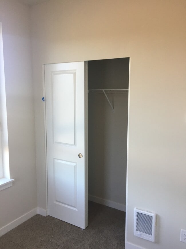 Building Photo - Newer Townhouse in Lake Forest Park!
