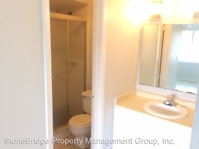 Building Photo - 2526 S Oak Ave