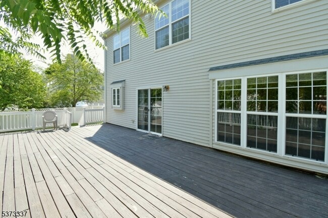 Building Photo - 65 Vones Ln