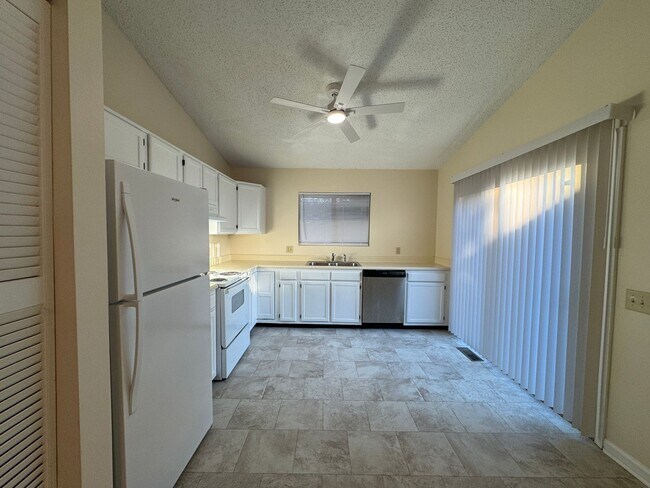 Building Photo - Beautiful home on quiet cul-de-sac