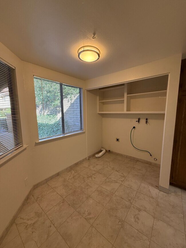 Building Photo - Orcutt Single Story Condo in The Gated Community of Creekridge Villas