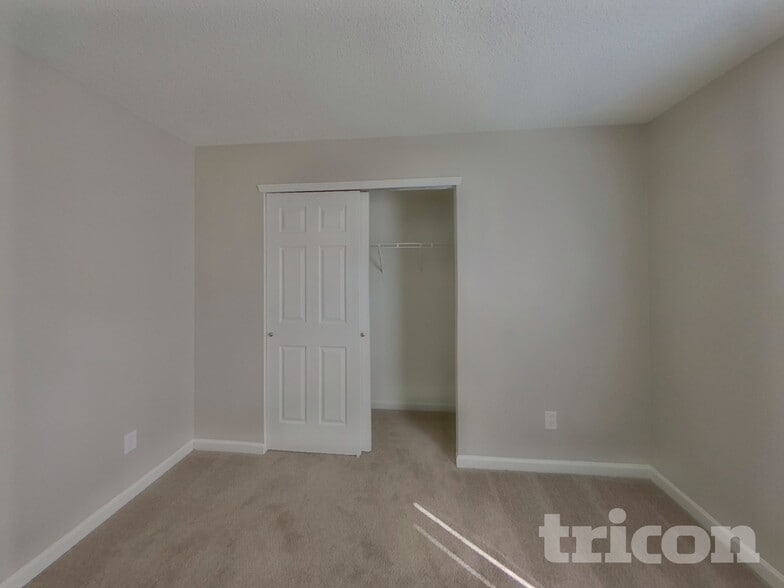 Building Photo - 2028 Dunsmore Ln