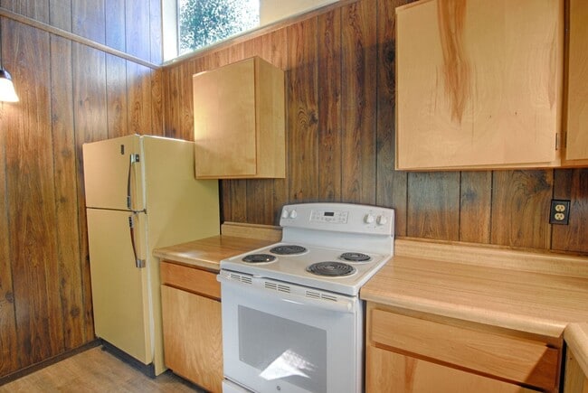 Building Photo - LONG-TERM RENTAL: Upper Floor Unit in Duplex with Washer/Dryer & Wood Stove!
