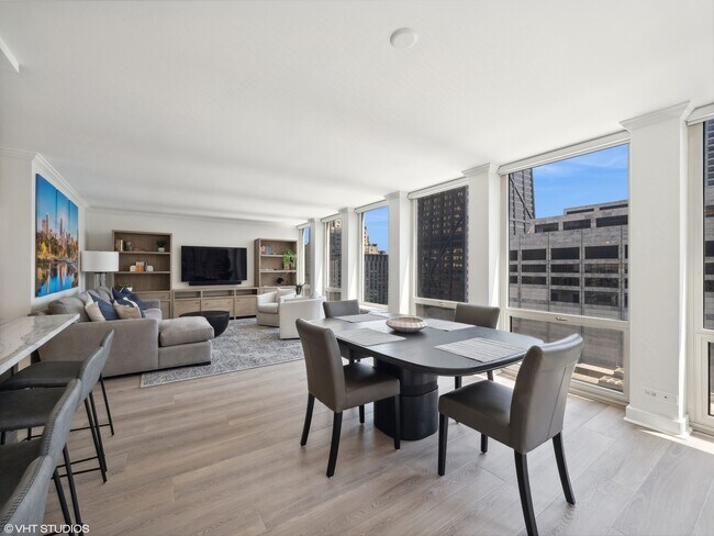 Building Photo - 111 E Chestnut St