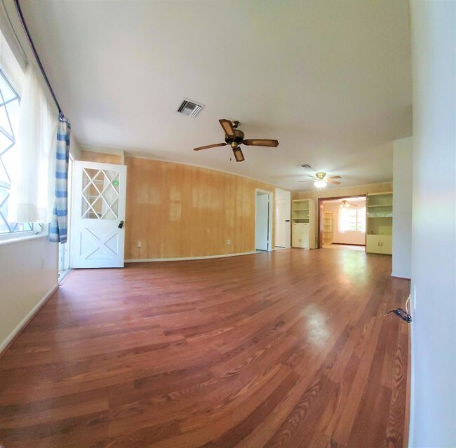 Building Photo - 6803 Fern Circle