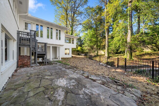 Building Photo - Move in before December 31st and get $100 OFF your rent for the first 3 months — PLUS a $250 Amaz...