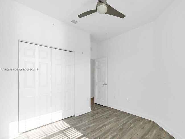 Building Photo - 1350 Crystal Way