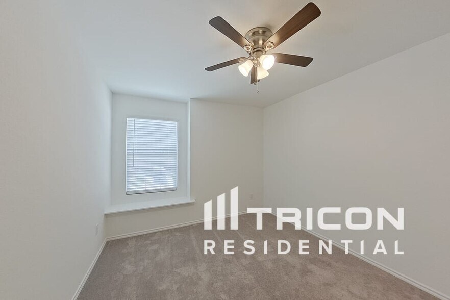 Building Photo - 2411 Carlow Ln