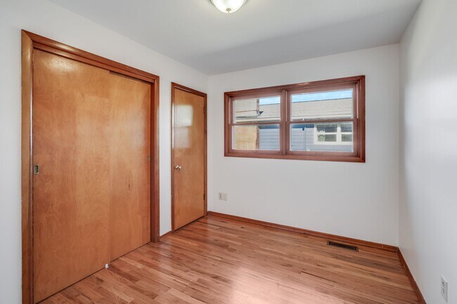 Building Photo - Charming 3 bed, 1.5 bath rental home in SE Portland!