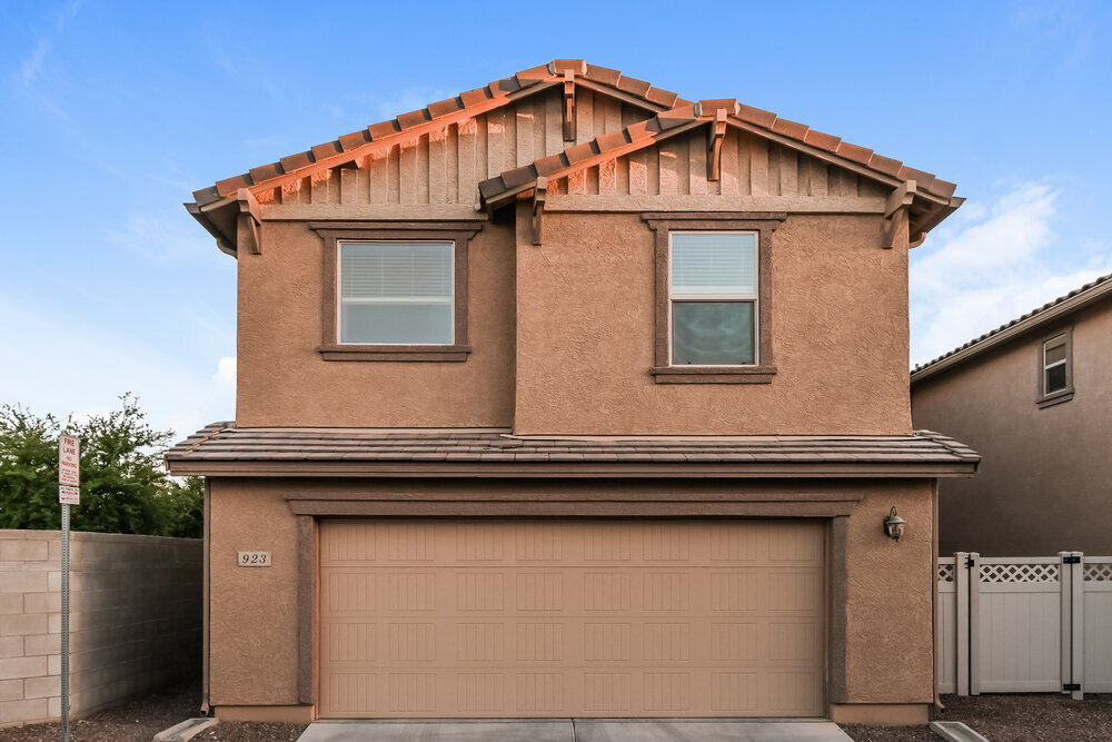 Building Photo - 923 S Pheasant Dr