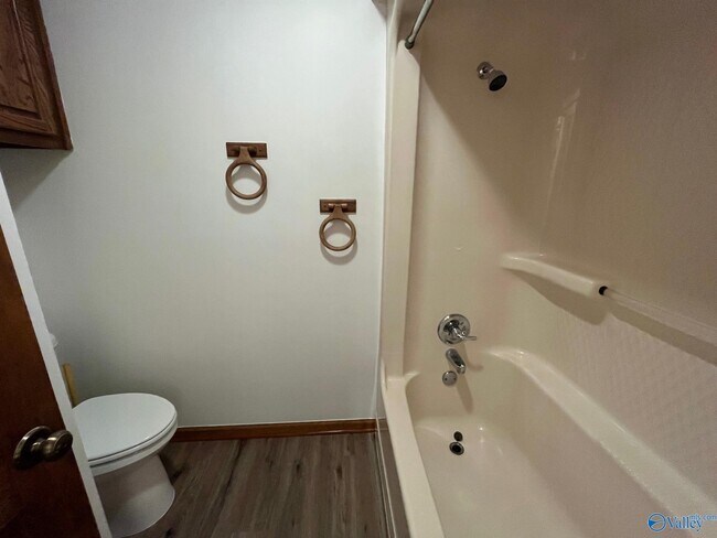 Building Photo - 2122 Indian Hills Rd NE