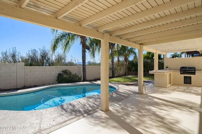 Building Photo - Sharp 3 Bedroom Northwest Home with Pool in Popular Cañada Hills