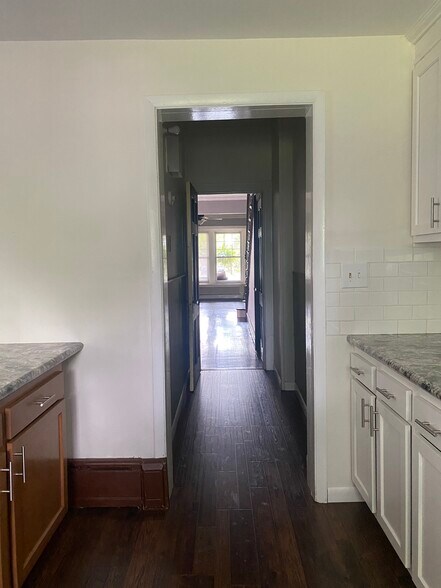 Building Photo - 104 Manning Blvd