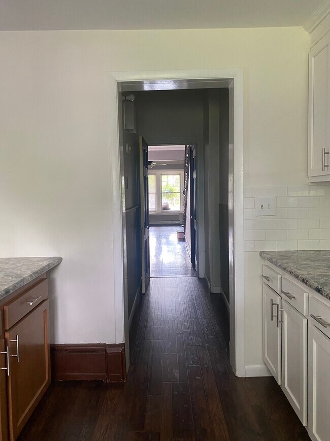 Building Photo - 104 Manning Blvd