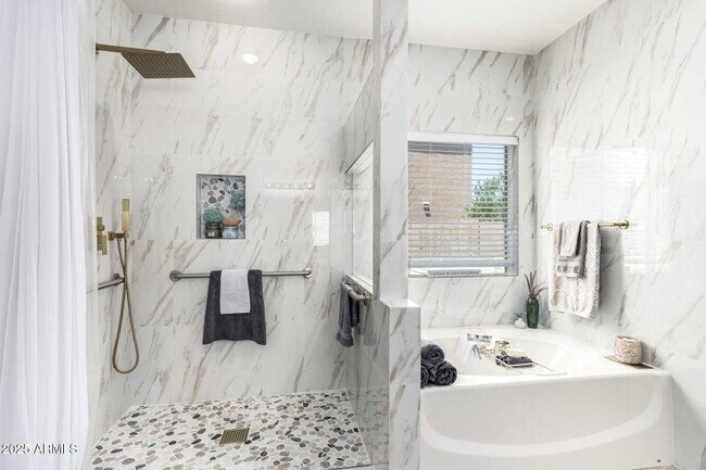 Building Photo - 42422 W Bravo Dr