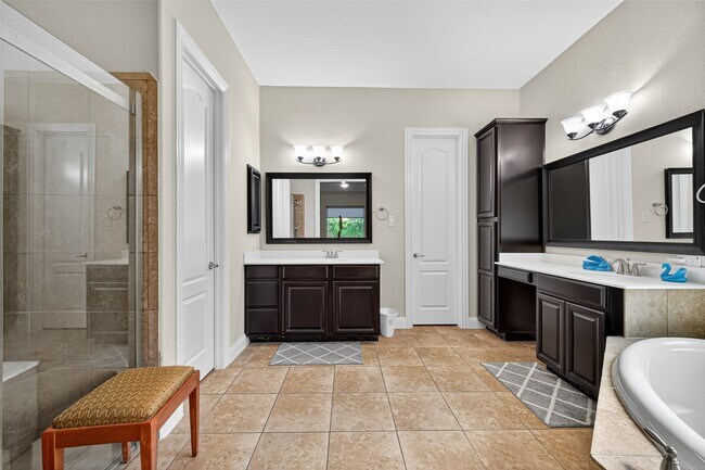Building Photo - 15802 Pine Cone Ln