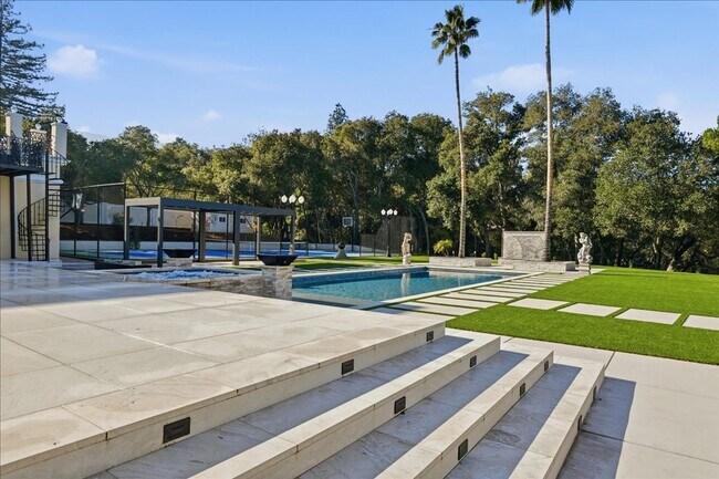 Building Photo - Luxury 10 Bedrooms, 9 Bathroom Estate for Lease in Los Gatos