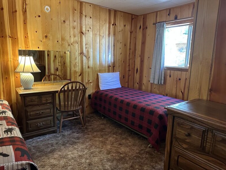 Building Photo - 237 E White Mountain Blvd