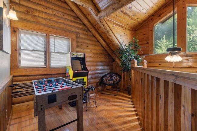 Building Photo - 741 Golf View Blvd