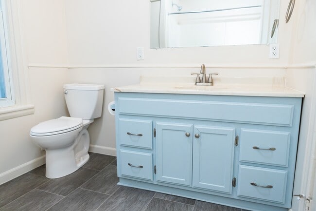 Building Photo - 3885 N 6th St