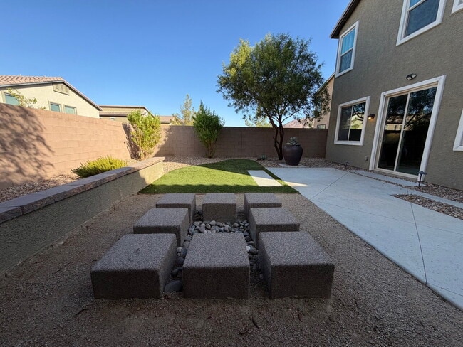Building Photo - 4 BED 2.5 BATH 2 CAR GARAGE SINGLE FAMILY HOME W/ FULLY LANDSCAPED BACKYARD. THIS WAS FORMER MODE...
