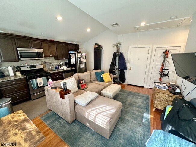 Building Photo - 390 Orange Rd