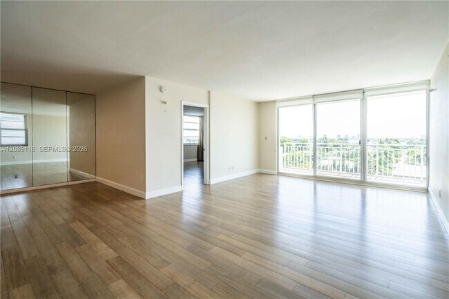Building Photo - 9500 W Bay Harbor Dr