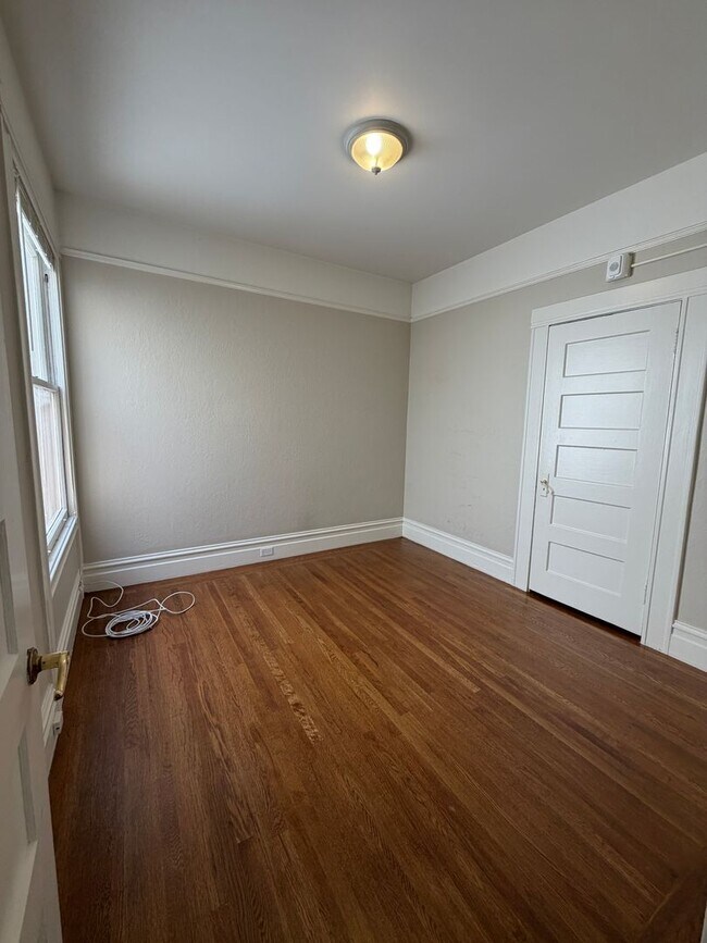 Building Photo - 2649
