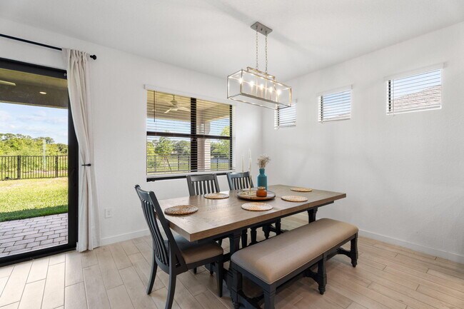 Building Photo - 5892 SE Sky Blue Cir
