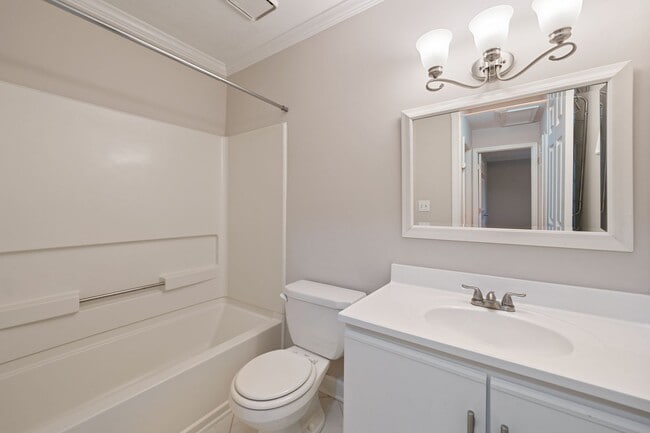 Building Photo - Beautiful 3 BR in Chapel Hill - Two Weeks Free Rent!