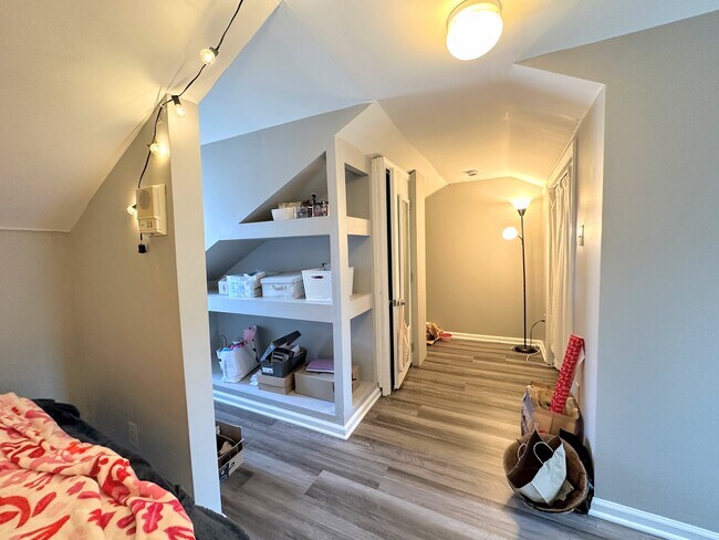 Building Photo - 2221 Jane St