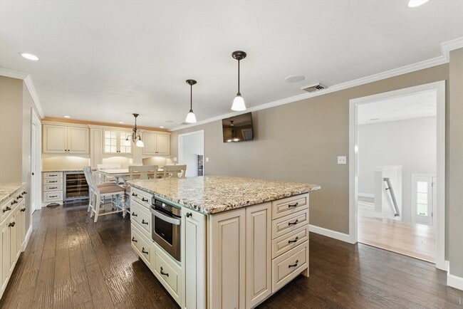Building Photo - 121 Indian Meadow Dr