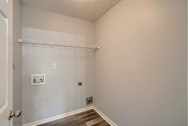 Building Photo - 391 Lake Valley Dr SW