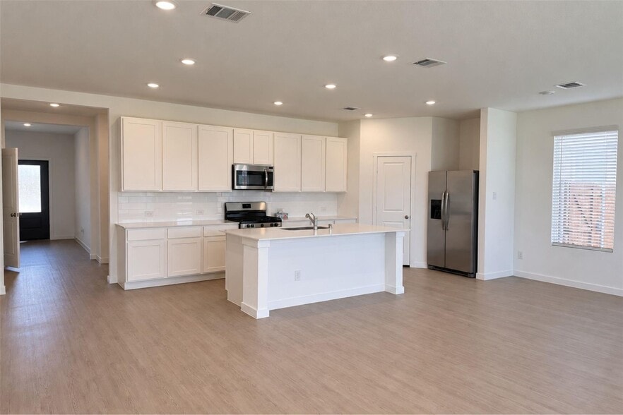 Building Photo - 635 Stud Dr