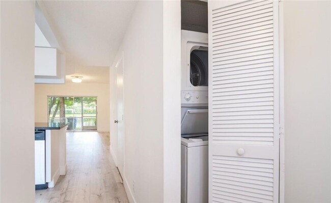 Building Photo - 16637 Hemingway Dr