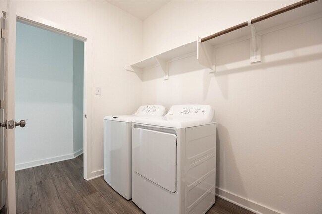 Building Photo - 2206 Hall of Fame Ct