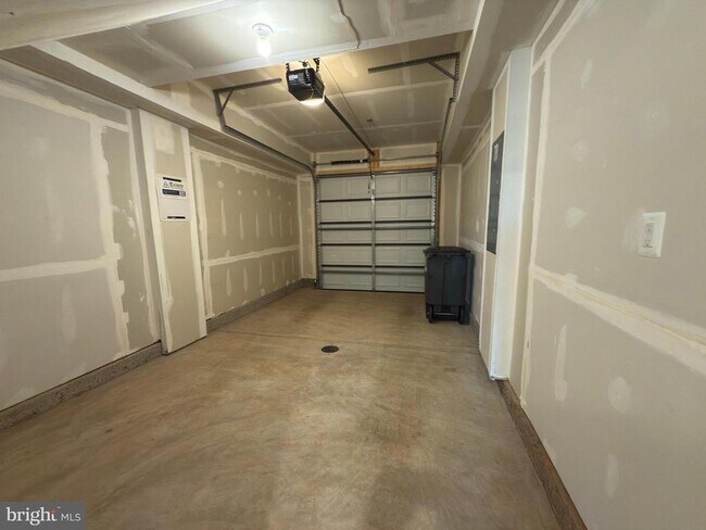 Building Photo - 14441 Albemarle Point Pl